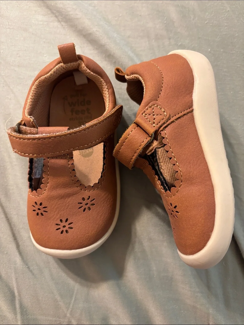 Stride Rite Brown Leather Mary Jane Kids Shoes with floral details size 6